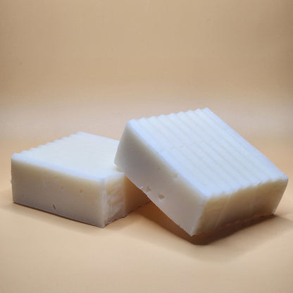 Grass-fed tallow shampoo bar for soft, hydrated hair – sulfate-free, chemical-free, and scalp-friendly.